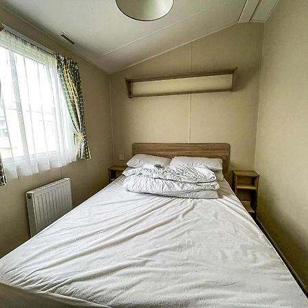 Great 6 Berth Caravan Nearby The Beach In Walton-On-The-Naze Ref 17181X Exterior foto
